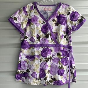 Koi Floral nurse top.  sz S
